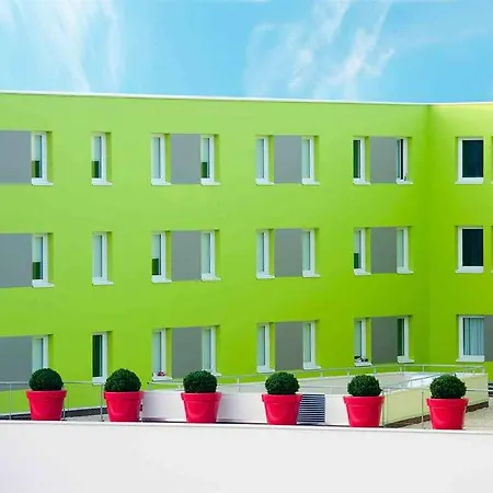 فندق Ibis Styles Centre Port 3*