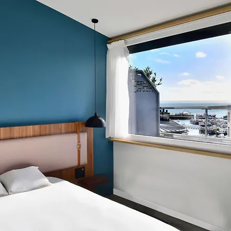 Ibis Styles Centre Port 3* بريست