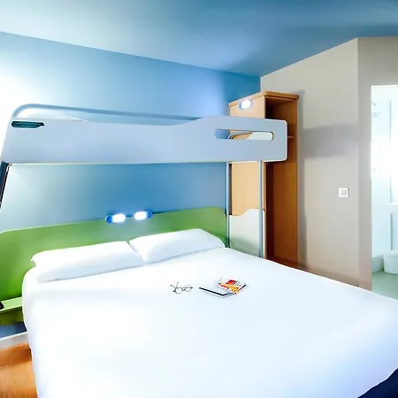 Hotel Ibis Styles Centre Port 3*